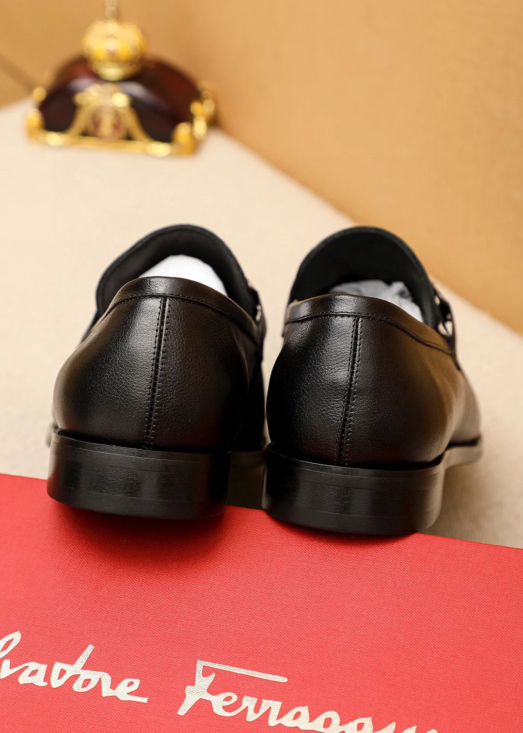 Men's shoes💰460💰 Product trademark: Ferragamo "Ferragamo" casual leather shoes Regular size: 38-44 (45🉑️customized) Product materials: Selected imported first-layer calfskin upper + luxury hardware buckle, imported water-dyed cow leather lining. Strong three-dimensional visual effect, original outsole Color: 3⃣️colors available